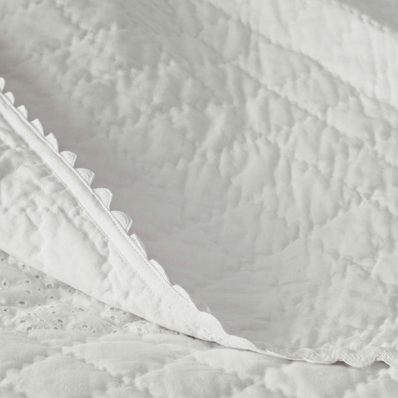 Vintage Eyelet Quilt