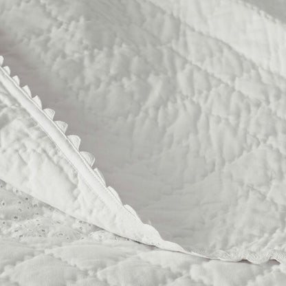 Vintage Eyelet Quilt