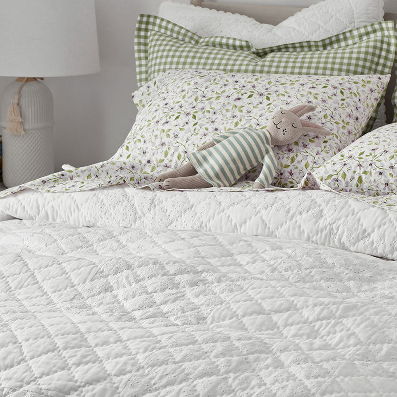 Vintage Eyelet Quilt