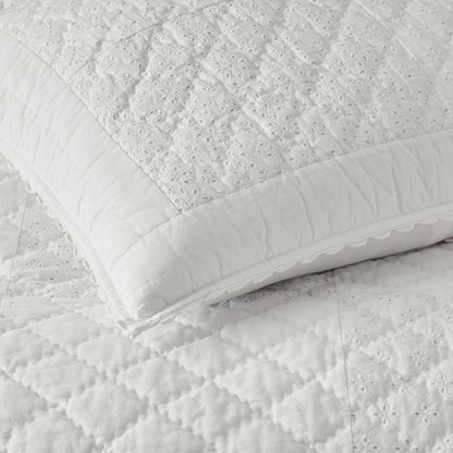 Vintage Eyelet Quilt