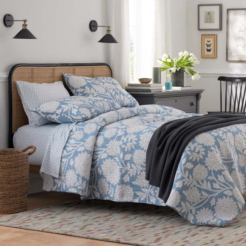 Feliciana Chrysanthemum Reversible Quilt