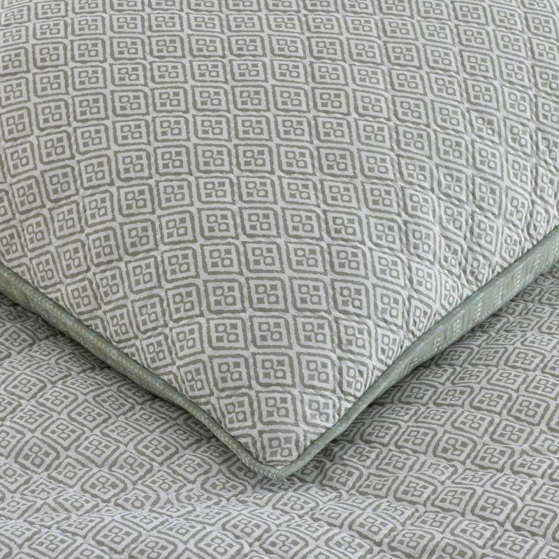 Tira Geo Reversible Quilt
