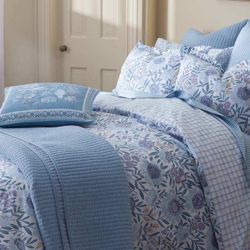 Tira Bird Decorative Square Pillow Cover