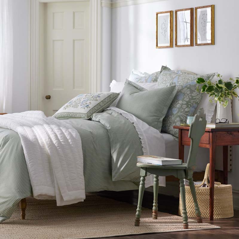 Tira Bird Decorative Square Pillow Cover