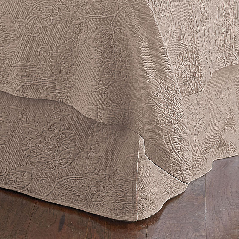 Putnam Cotton Matelassé Bed Skirt