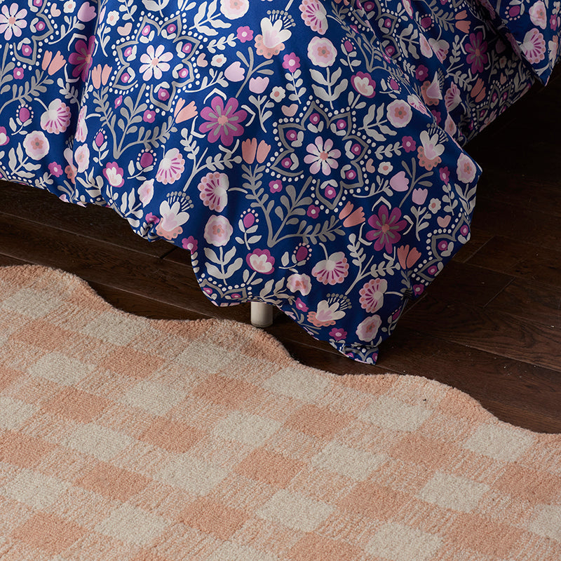 Gingham Scallop Border Hand Tufted Wool Rug