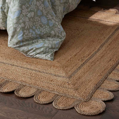 Scallop Border Handwoven Jute Rug