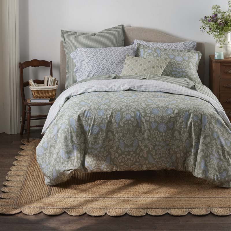Scallop Border Handwoven Jute Rug