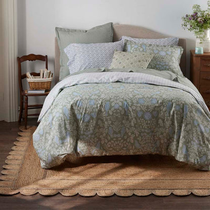 Scallop Border Handwoven Jute Rug