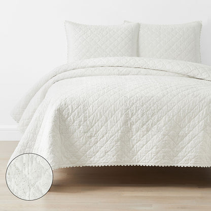 Vintage Eyelet Quilt